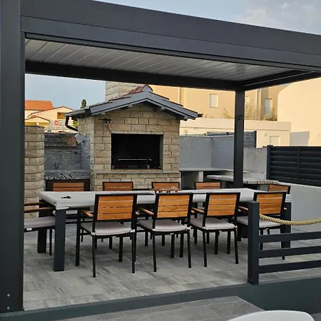 Mimi Apartment Vir