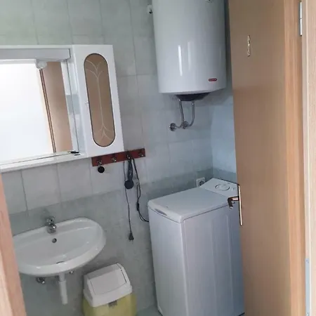 Mimi Apartment Vir