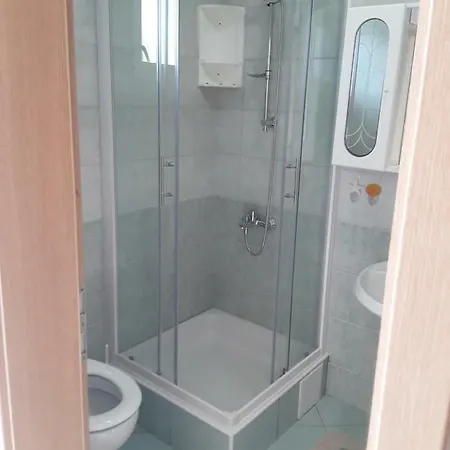 Mimi Apartment Vir